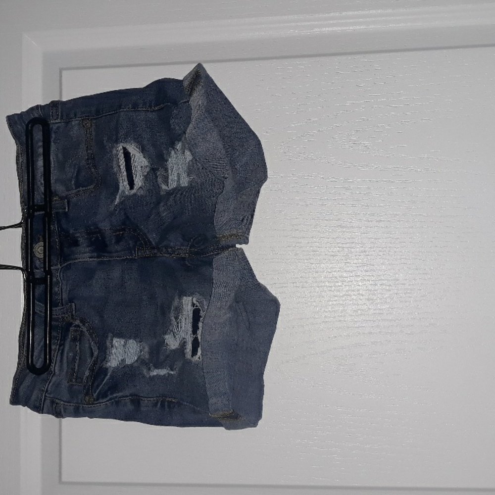 Aeropostale ripped low rise jean short